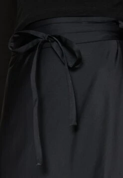 WEEKDAY Jolie Wrap Skirt - Wrap Skirt -Pieces Shop a78596d8393a4f44ab1a90355f3672f3