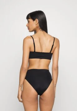 Hugo Bralette Red Label - Bikini Top -Pieces Shop a9a48c8e35084cf285c197891429d272