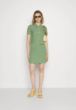 THEORY Short Skirt Matt - Mini Skirt - Leaf -Pieces Shop ad48453dab474bbf8699efd443f04eb1