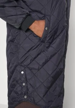 ONLY CARMAKOMA Carsandy Quilt Coat - Classic Coat - Black -Pieces Shop b5429415d41d44ce9cad0a3f4174c690