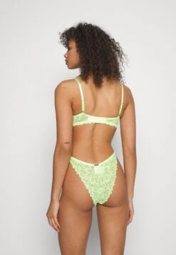 Victoria Underwire Bra - Underwired Bra - Neon Yellow 9 Victoria Underwire Bra - Underwired Bra - Neon Yellow -Pieces Shop ba2e739459e8466f8ab95bc63932dfbe