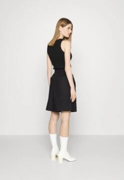 DRYKORN Ground - Shorts -Pieces Shop bb563c2619644a44b109a458ddc9f52e