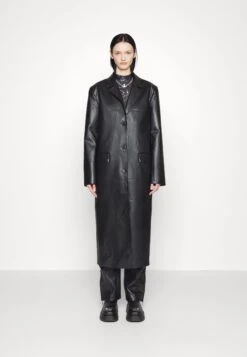Han Kjøbenhavn Coat - Classic Coat 13 Han Kjøbenhavn Coat - Classic Coat -Pieces Shop bd29d3f14434453bbb6e6c4e3f3d2bcf