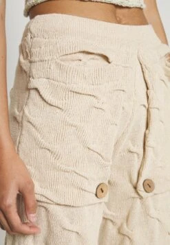 Full Fashioned With Extended Pockets Elastic Waist And Handcrafted Button Detail - Shorts - Off White -Pieces Shop bf2c4b1785194d79aac349937c4a43aa