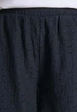 Vero Moda Petite Vmulrikke Broderieanglais - Shorts -Pieces Shop bf46e5f6803f4482859f7d788e4b46c3