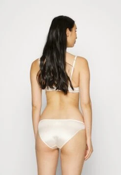 ESPRIT Solid The Timeless Fit Sexy Padded Bra - Underwired Bra - Sand 9 ESPRIT Solid The Timeless Fit Sexy Padded Bra - Underwired Bra - Sand -Pieces Shop c56fd925a2b449d29c5065cd22d23486