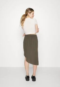 Pieces Pcstina High Slit Skirt - Pencil Skirt - Kalamata -Pieces Shop c5fc9b95905741c69f12c089df00e737
