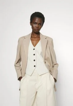 Melfi - Short Coat - Beige -Pieces Shop cb0d0debdbaf407ead615e951f748e65