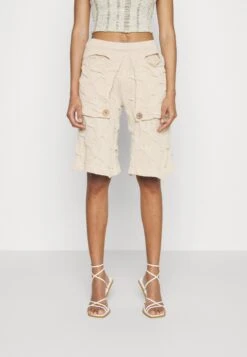 Full Fashioned With Extended Pockets Elastic Waist And Handcrafted Button Detail - Shorts - Off White -Pieces Shop cca25d94026249d6a5f497524c9955bd