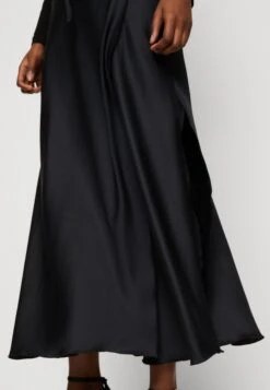 WEEKDAY Jolie Wrap Skirt - Wrap Skirt -Pieces Shop d1521673a631415d8fe0fc0c30ab044f