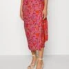 NEVER FULLY DRESSED Chili Jaspre - Pencil Skirt - Red -Pieces Shop d213d269264443f8aa98d7d7e5f35264