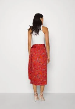NEVER FULLY DRESSED Chili Jaspre - Pencil Skirt - Red -Pieces Shop d400b28c677048cc87597b486e6ae718
