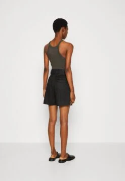 ARKET Shorts - Shorts -Pieces Shop dd45bffbe6474ee59c88e3b054d5daeb