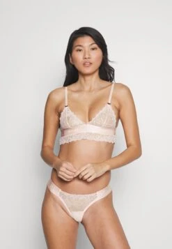 BLUEBELLA Tori Soft Bralette - Triangle Bra -Pieces Shop df23143b76d84bb48d60f9cc082b190d