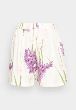 Selected Femme Slfetopa Wide- Shorts - Antique White -Pieces Shop e2aa4745b808491aa183a7763cf964b9