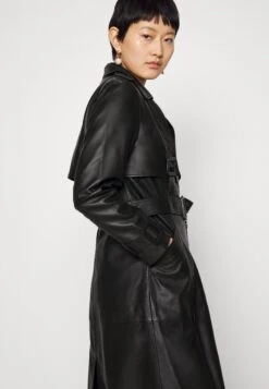 Conni - Trenchcoat -Pieces Shop e2d922cba2da497c9837f828b88e2d5e