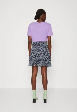 Saint Tropez Tikasz Skirt - Mini Skirt - Night Backyard -Pieces Shop e5c0e20aca564382a58670760613c7e4