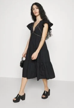 Vero Moda Petite Vmjarlotte Calf Slit Dress - Day Dress - Black -Pieces Shop e6be12446f4d4c589af03a39b74e28fd