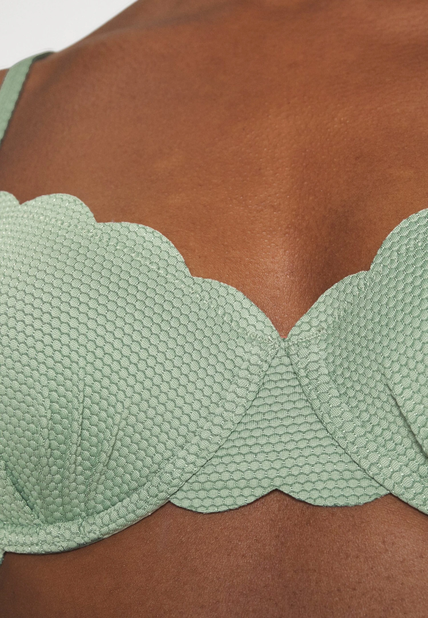 Hunkemöller Scallop - Bikini Top - Green 7 Hunkemöller Scallop - Bikini Top - Green - Image 5