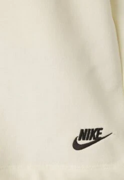 Nike Sportswear ClubShort - Shorts - Beige -Pieces Shop edc793885f2945b6929d5edb57aeeb9e