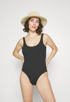 GOOD AMERICAN Always Fits Tank One-Piece - Swimsuit 9 GOOD AMERICAN Always Fits Tank One-Piece - Swimsuit -Pieces Shop f328c063152740aab4fe74cbde0c842d