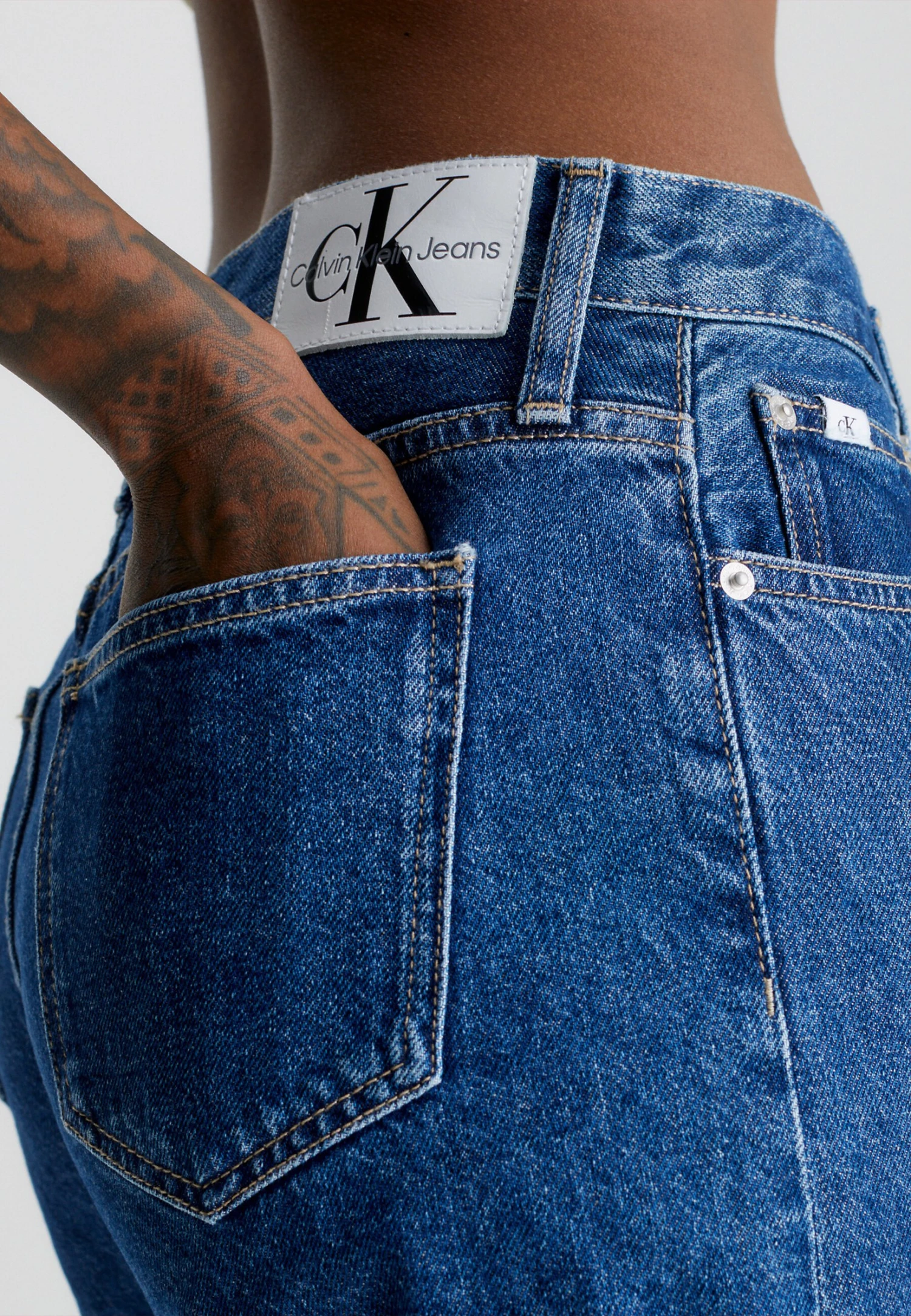 Calvin Klein Jeans Mom Short - Denim Shorts 6 Calvin Klein Jeans Mom Short - Denim Shorts - Image 4