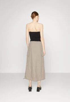 WEEKDAY Edge Cargo Skirt - Maxi Skirt - Beige -Pieces Shop f572e0e6ac16486ab244d37ce5471da5