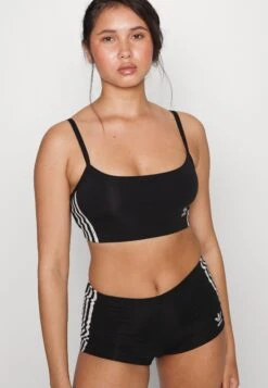 Adidas Originals Pants - Pants -Pieces Shop f641c743cd1d4cc6b6d5bf974afba5b3