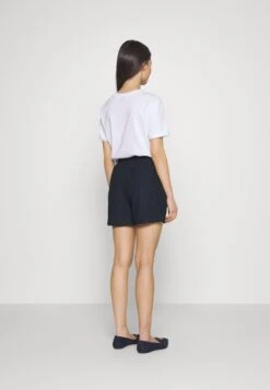 Vero Moda Petite Vmulrikke Broderieanglais - Shorts -Pieces Shop f8e93983bbec463888ee0e18eeab6e10