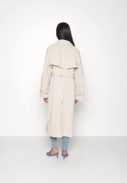 Long Jacket - Trenchcoat - Beige 15 Long Jacket - Trenchcoat - Beige -Pieces Shop fa47569bcdaa42b4b36ea092525197d0