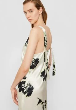 Calvin Klein Modern Slip Dress - Cocktail Dress / Party Dress - Vanilla Ice -Pieces Shop ff493b33927142eeaa299d82b60f9eb8