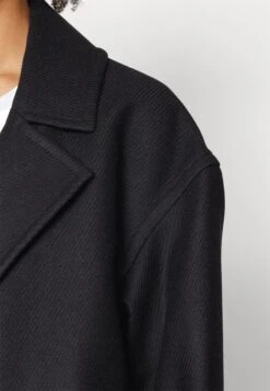 Hugo Misaula - Classic Coat -Pieces Shop ff581e6fed8d4b58adc1c8aadf717dd2